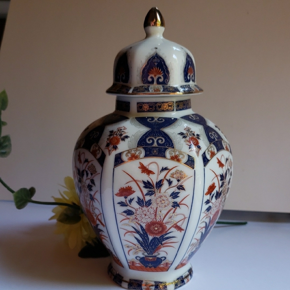 Elegant Floral Ceramic Vase with Lid